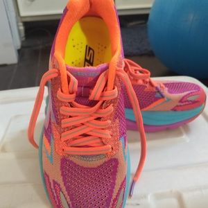 Sketchers running shoes size 5 - NEVER BEEN WORN